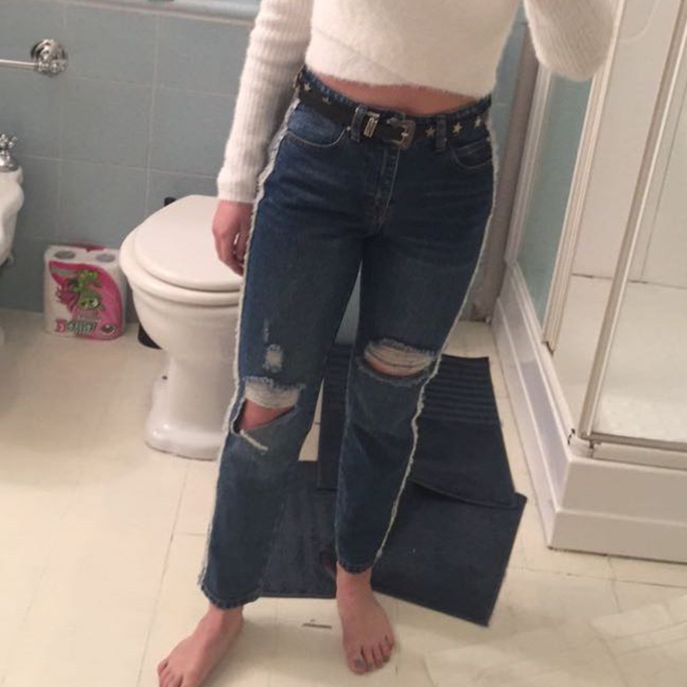 Straight Leg Ripped Jeans! - Picture 4 of 4